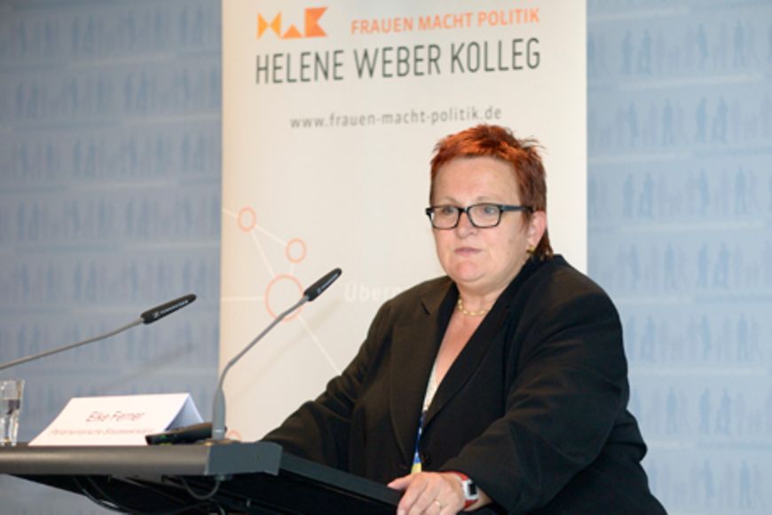 Elke Ferner steht hinter einem Rednerpult, Bildnachweis: Tankred Friedrich