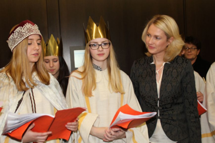 Sternsinger gemeinsam mit Manuela Schwesig
