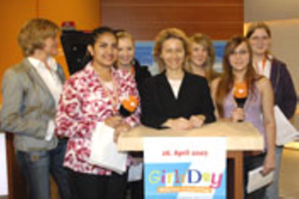Ursula von der Leyen zu Gast im ZDF-Haupstadtstudio beim Girls' Day 2007
